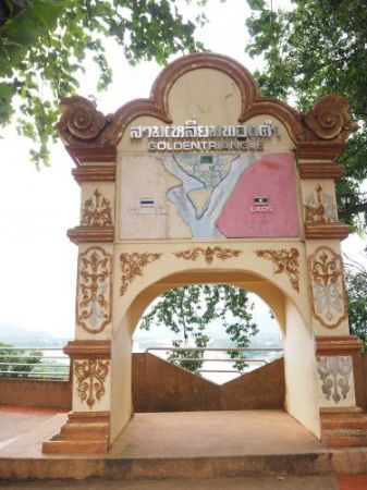 SV510 CHIANGRAI 3 TEMPLES WITH GOLDEN TRIANGLE  WHITE TEMPLE,BLACK HOUSE,BLUE TEMPLE &GOLDEN TRIANGLE